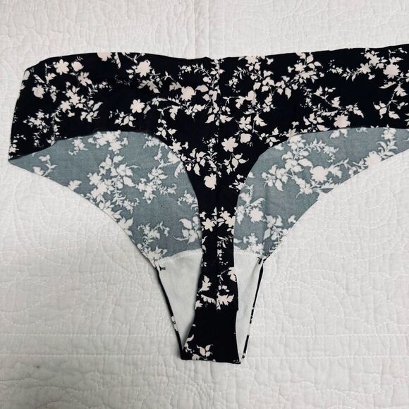 NWT (XXL) Victoria’s Secret Seamless Thong Panty - Black Floral Print - Picture 9 of 10